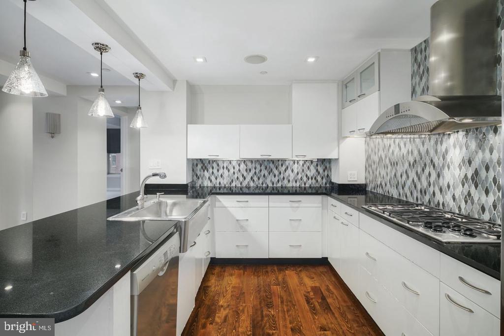 1737 CHESTNUT STREET Unit: 301