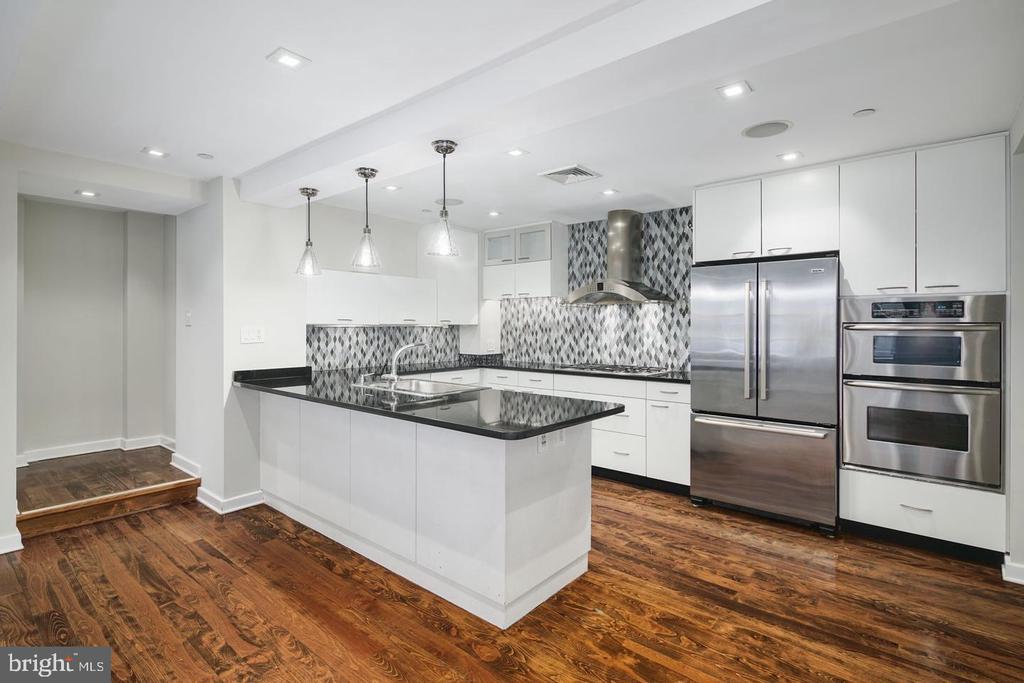 1737 CHESTNUT STREET Unit: 301