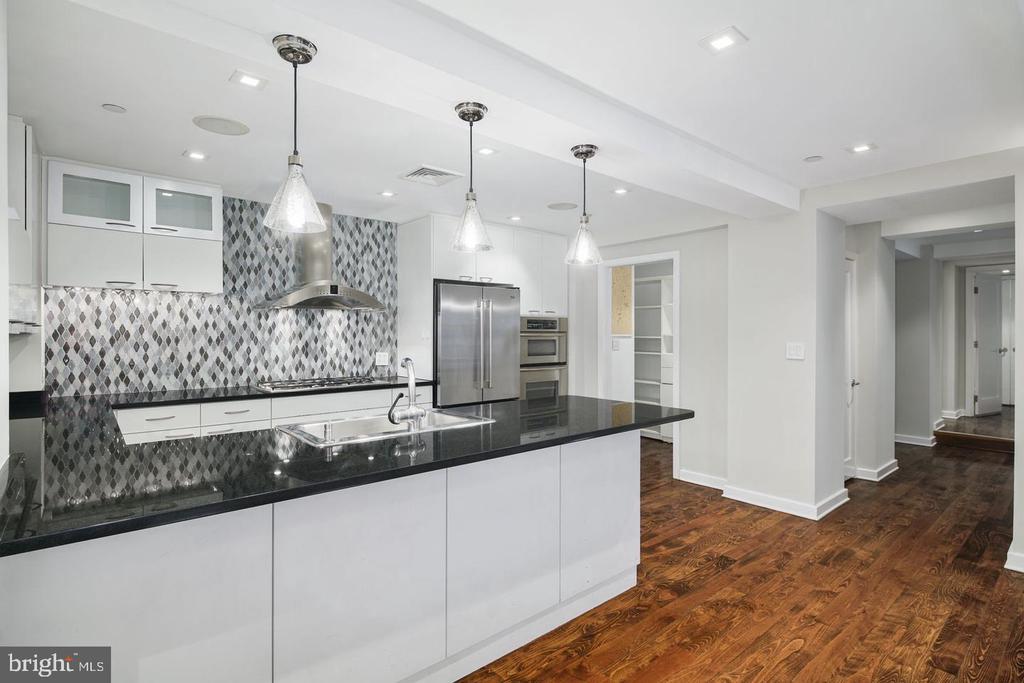 1737 CHESTNUT STREET Unit: 301