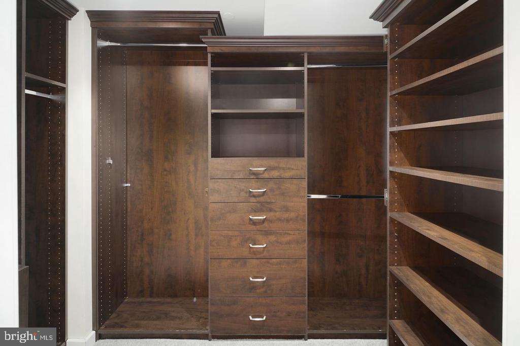 1737 CHESTNUT STREET Unit: 301