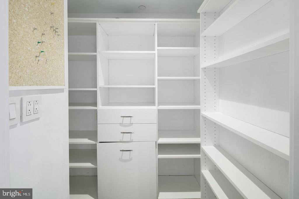 1737 CHESTNUT STREET Unit: 301