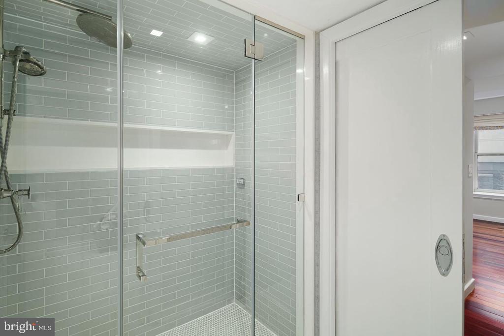 1737 CHESTNUT STREET Unit: 301