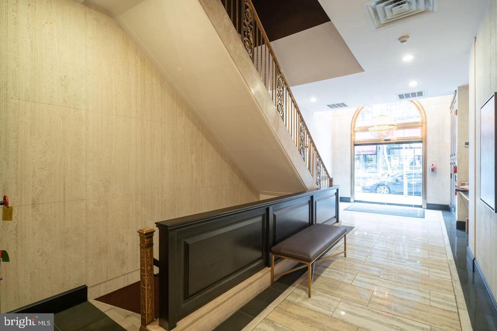 1737 CHESTNUT STREET Unit: 301