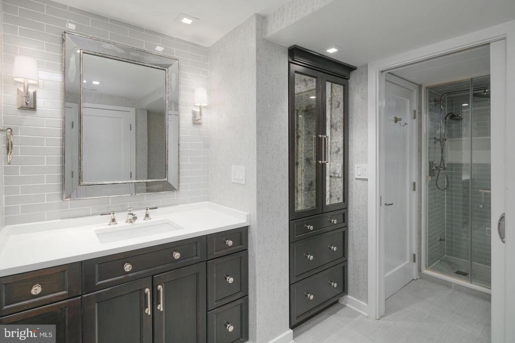 1737 CHESTNUT STREET Unit: 301
