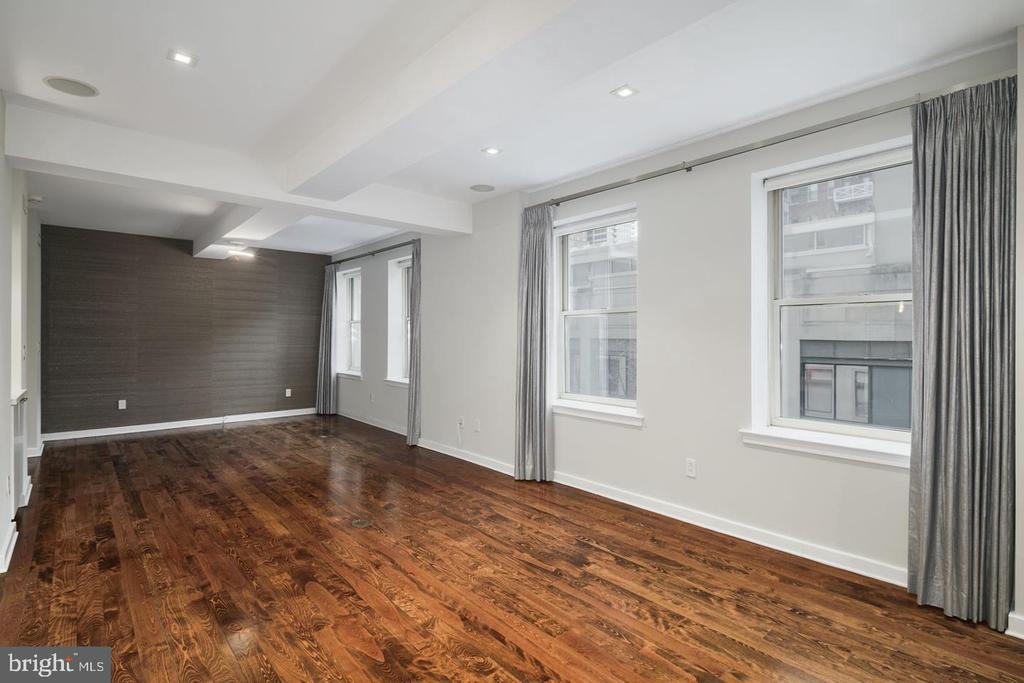 1737 CHESTNUT STREET Unit: 301