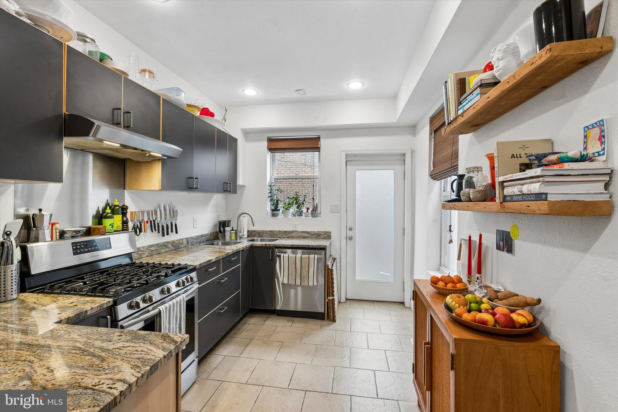 1555 E PALMER STREET