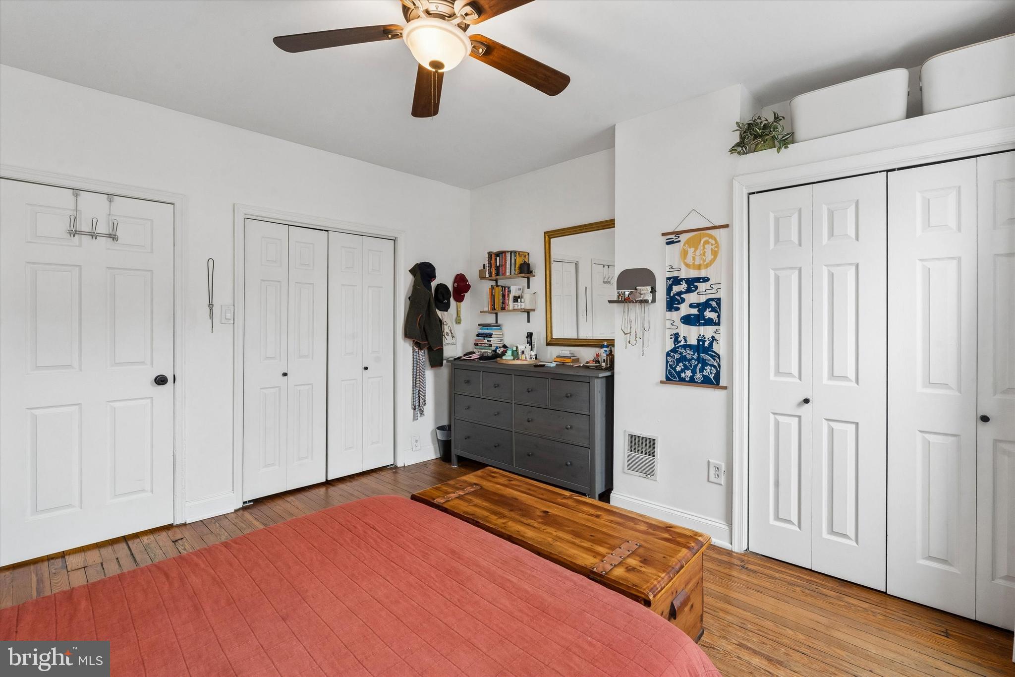 1555 E PALMER STREET