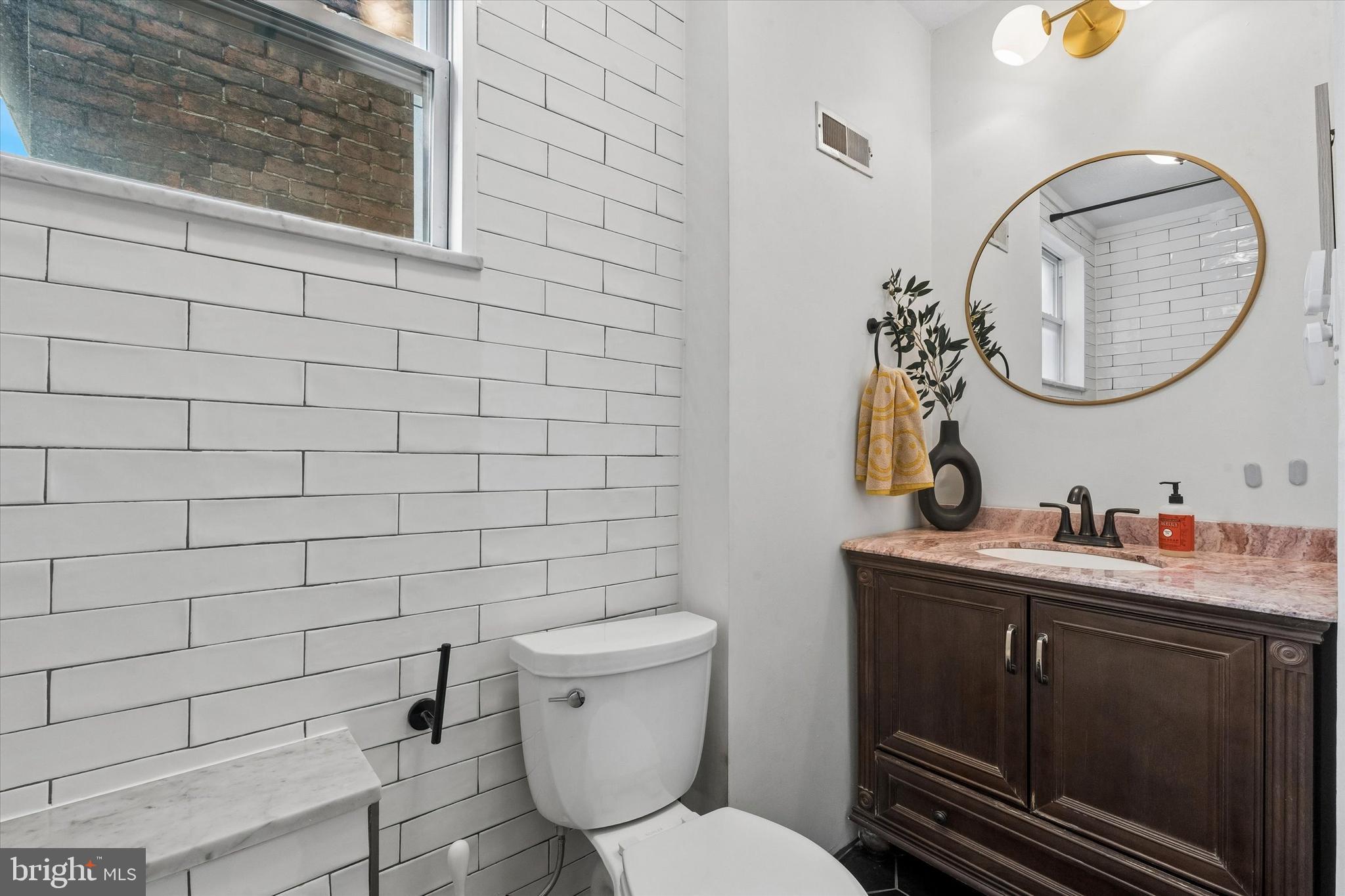 1555 E PALMER STREET