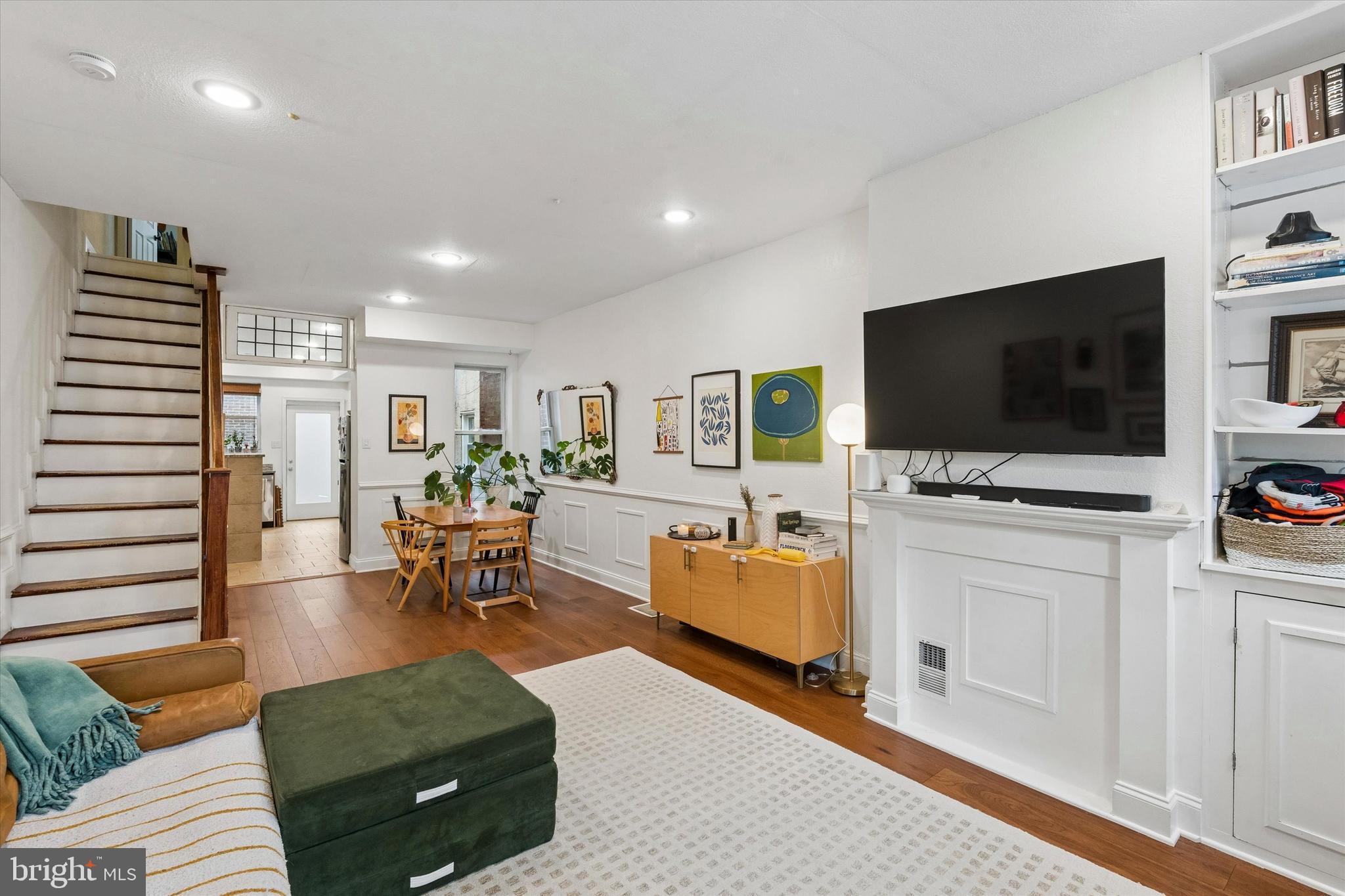 1555 E PALMER STREET