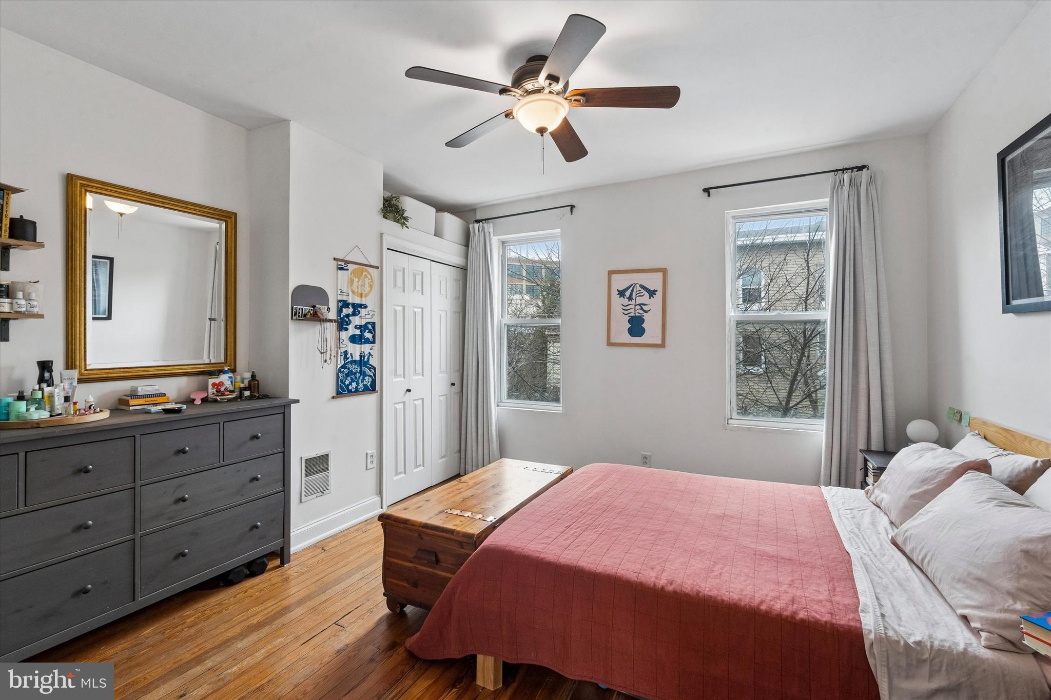 1555 E PALMER STREET