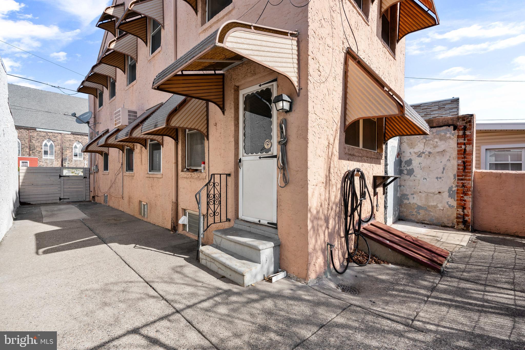 4613 EDGEMONT STREET