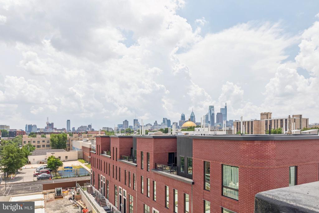 610 N BRENNA WALK