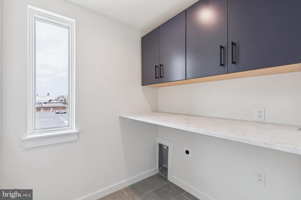 610 N BRENNA WALK