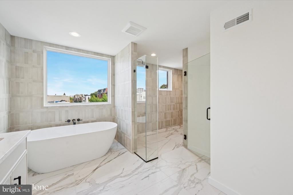 610 N BRENNA WALK