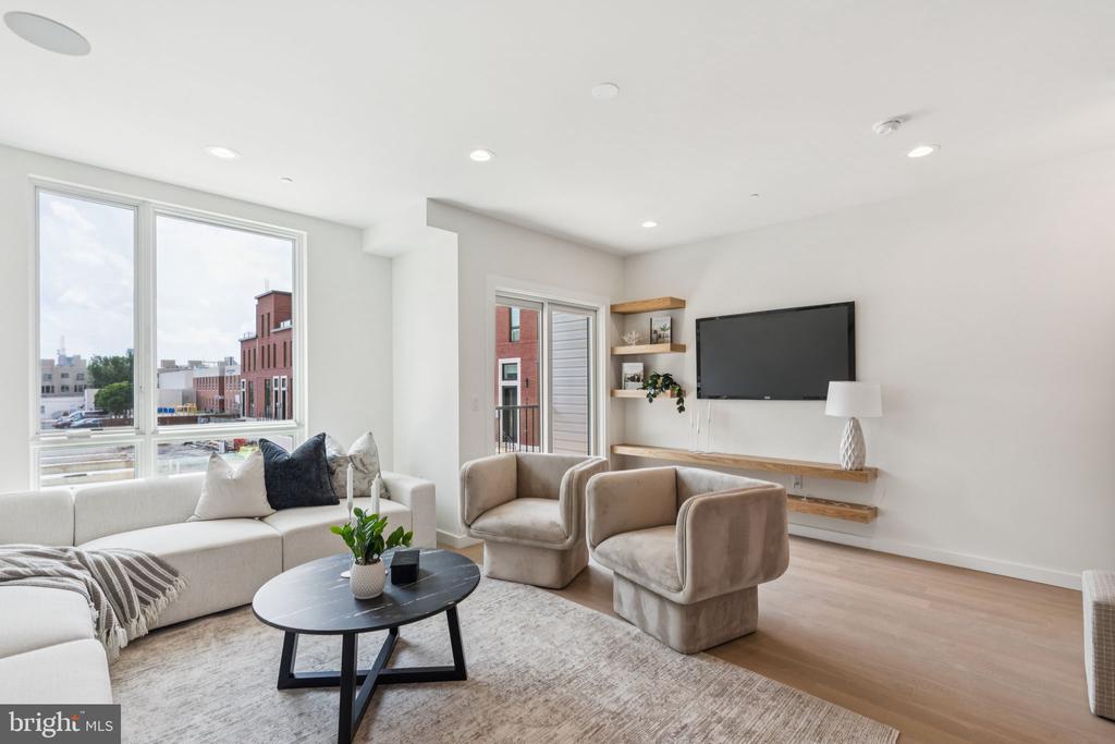 610 N BRENNA WALK