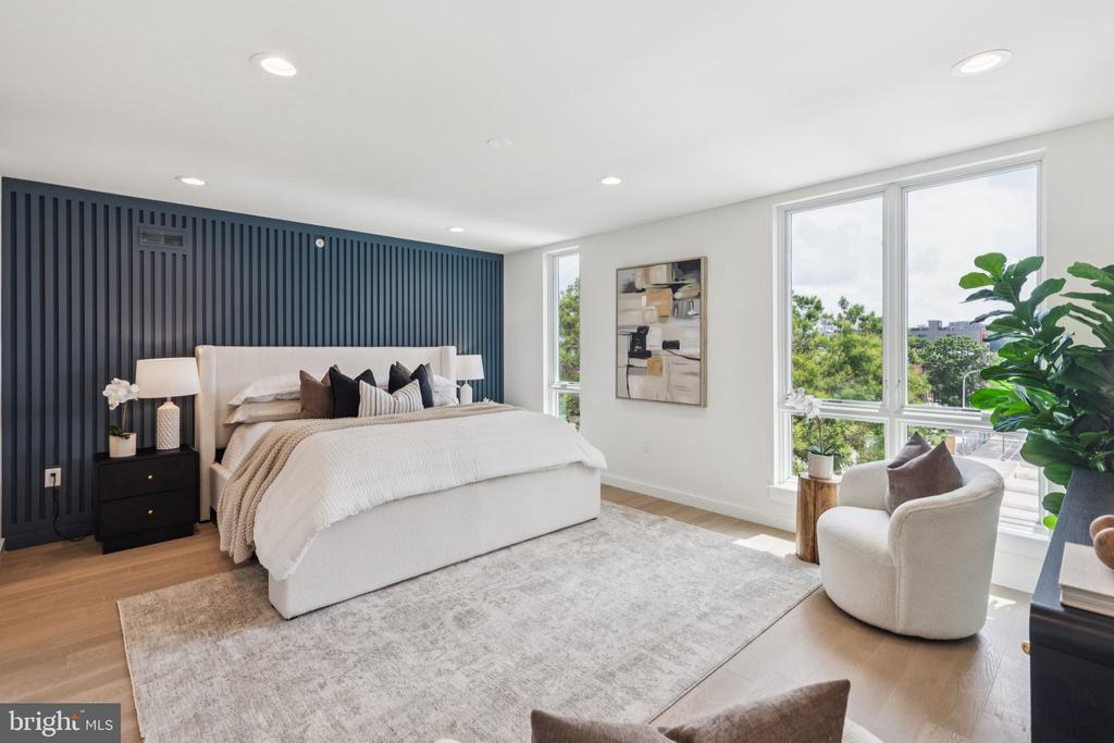 610 N BRENNA WALK
