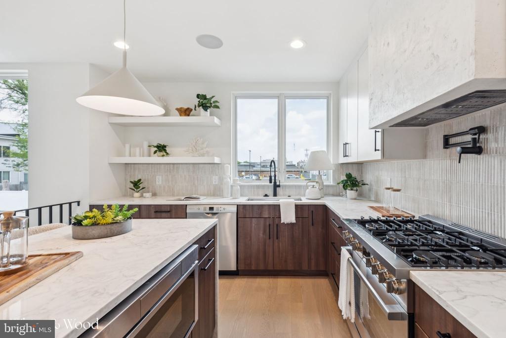 610 N BRENNA WALK