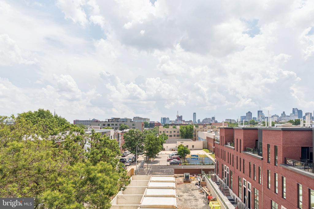 610 N BRENNA WALK