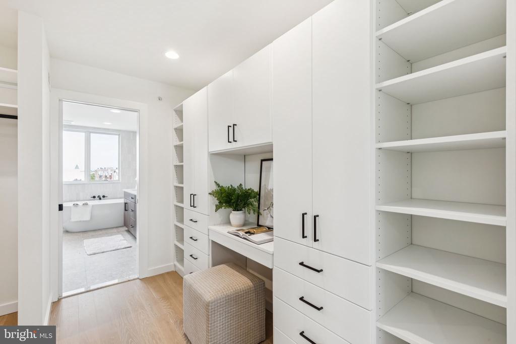 610 N BRENNA WALK