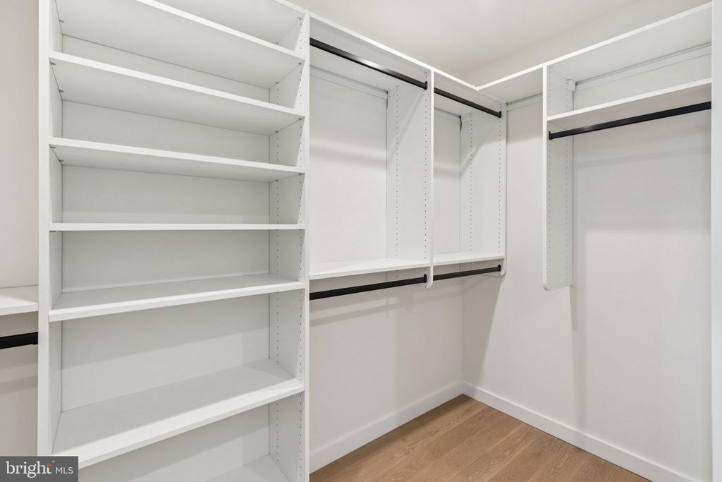 610 N BRENNA WALK