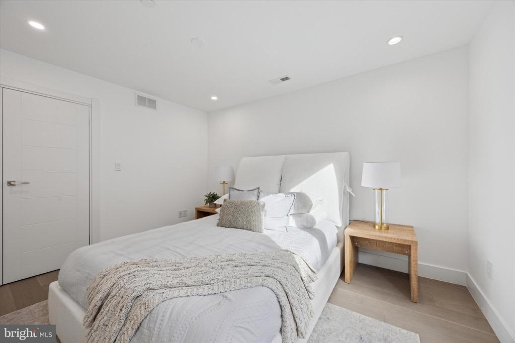 1922 GEARY STREET 9
