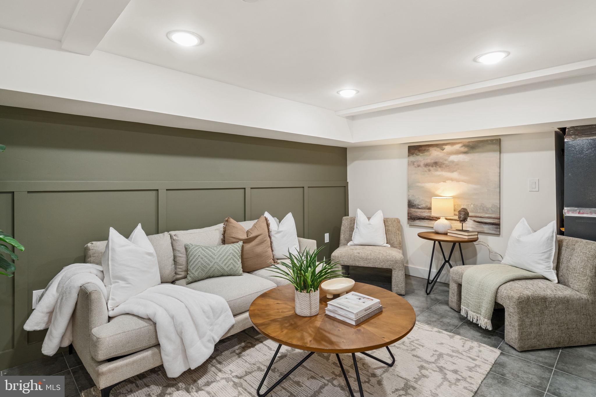 1530 N LAWRENCE STREET