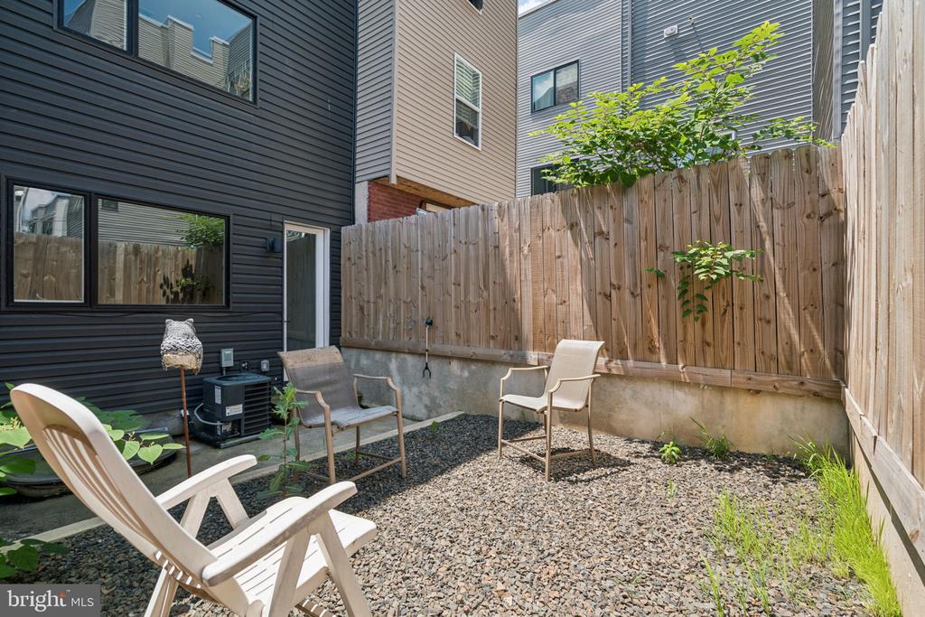 1437 PARRISH STREET