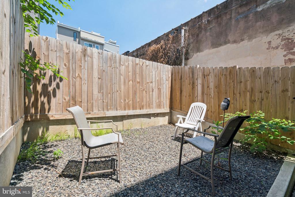 1437 PARRISH STREET