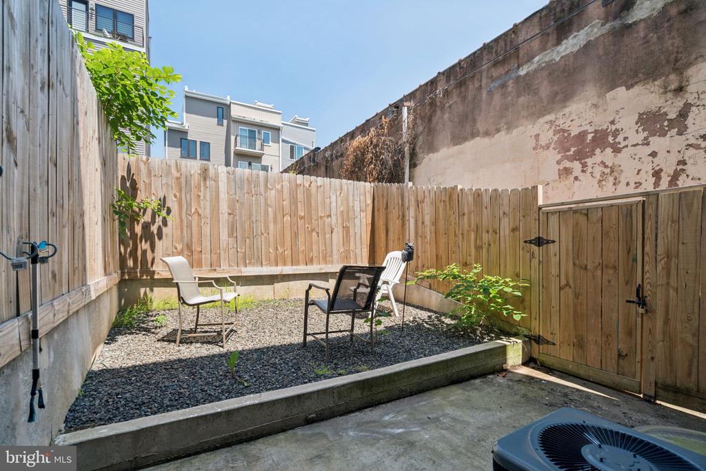 1437 PARRISH STREET