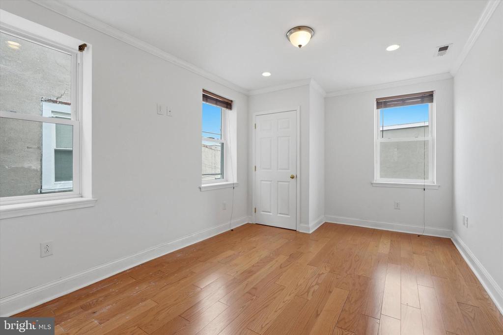 1523 S 4TH STREET