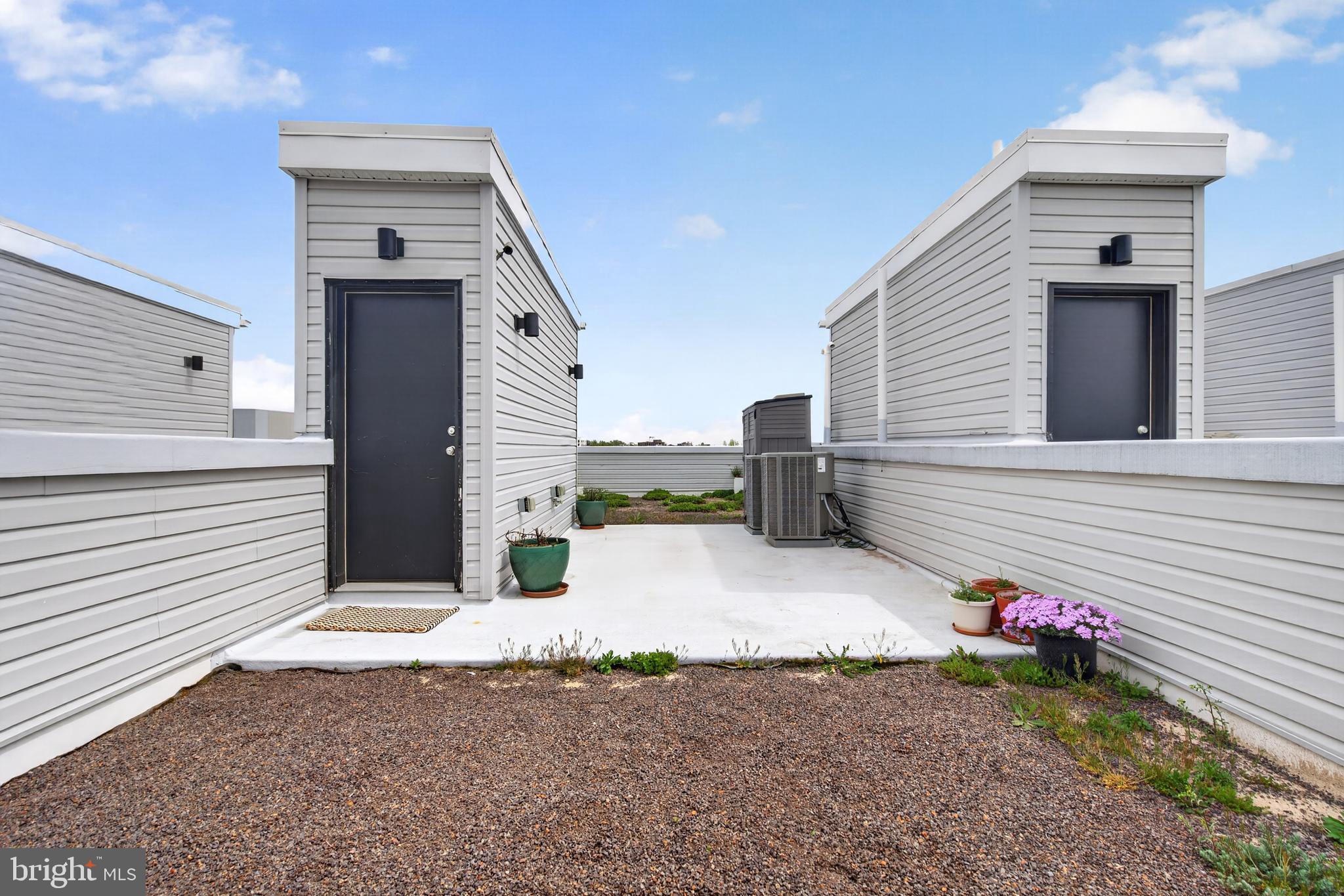 1602 N BODINE STREET