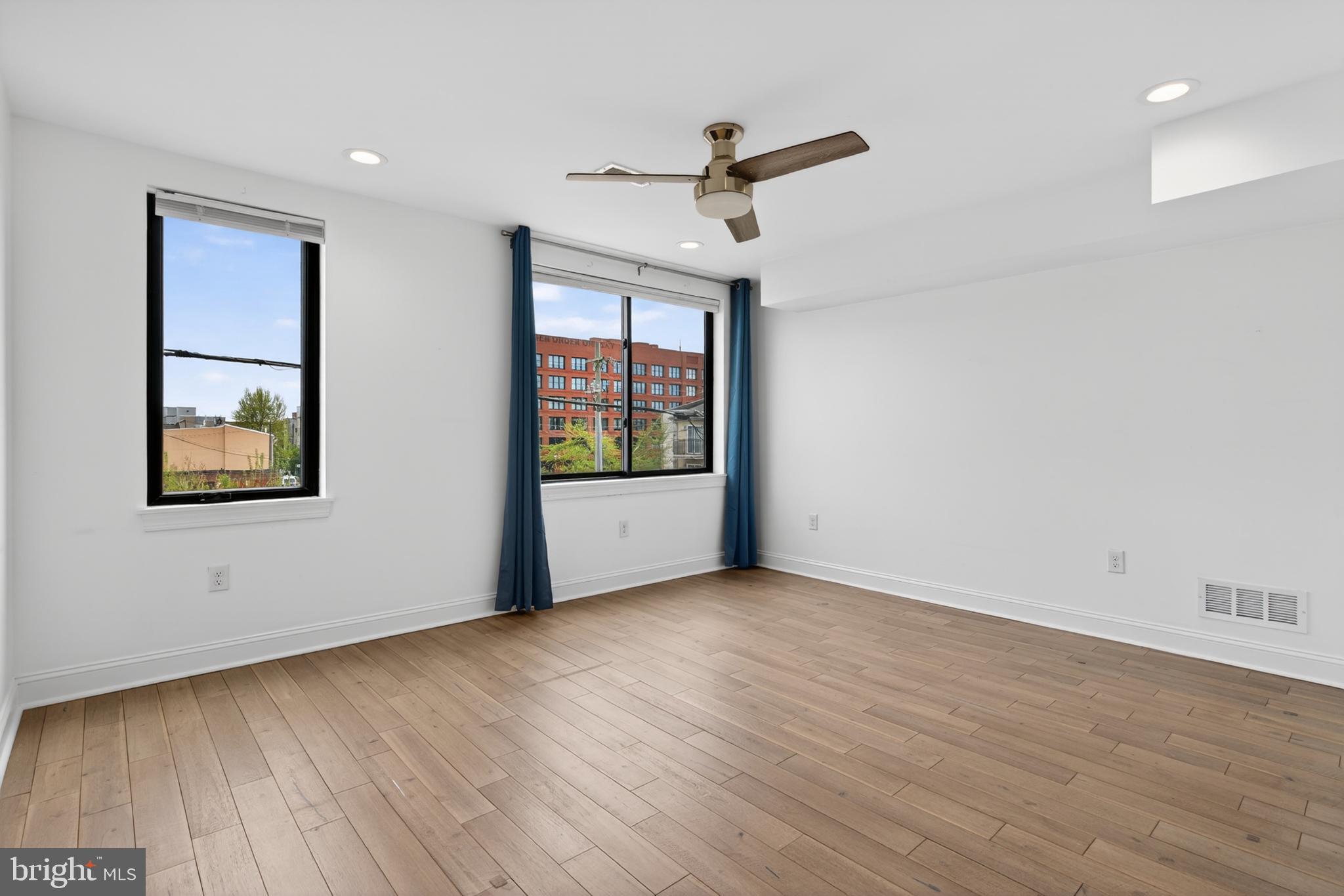 1602 N BODINE STREET