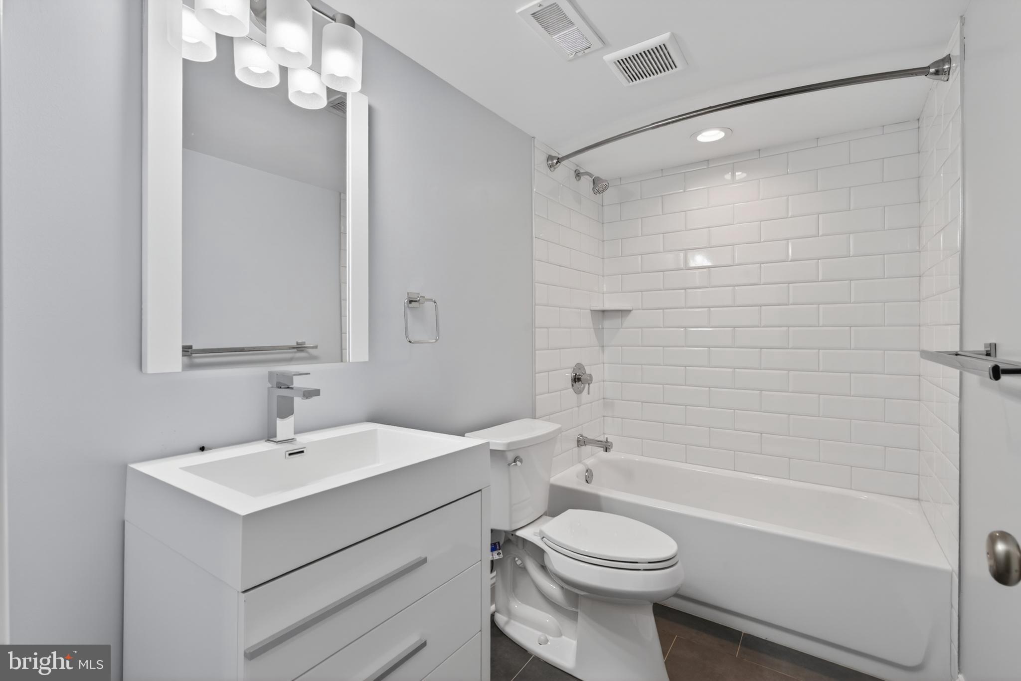 1602 N BODINE STREET