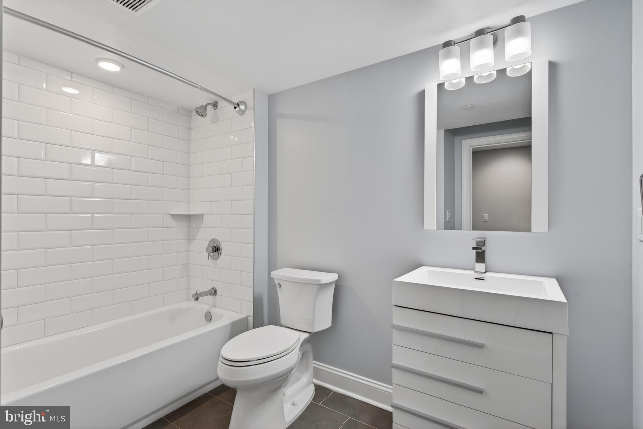 1602 N BODINE STREET