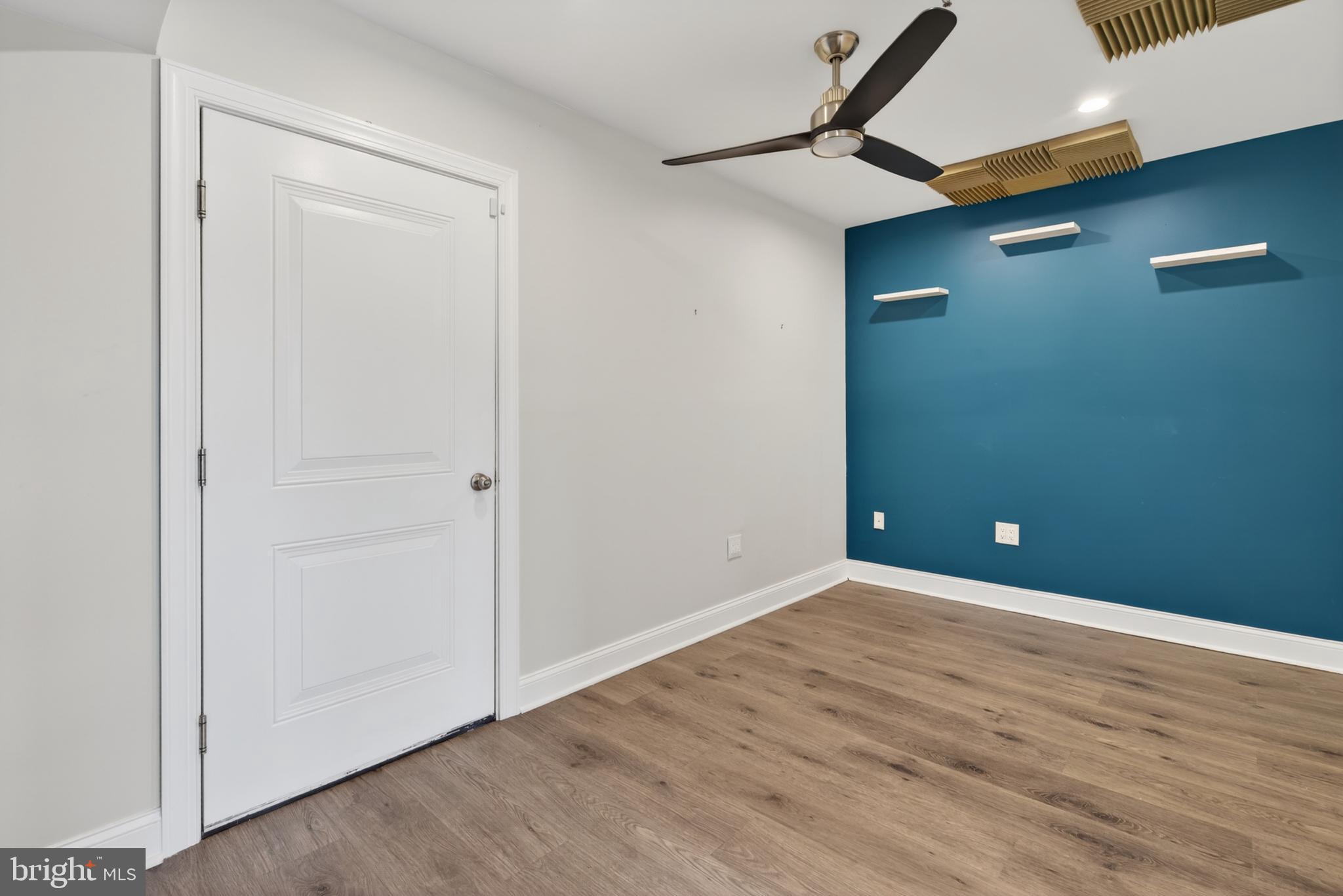 1602 N BODINE STREET