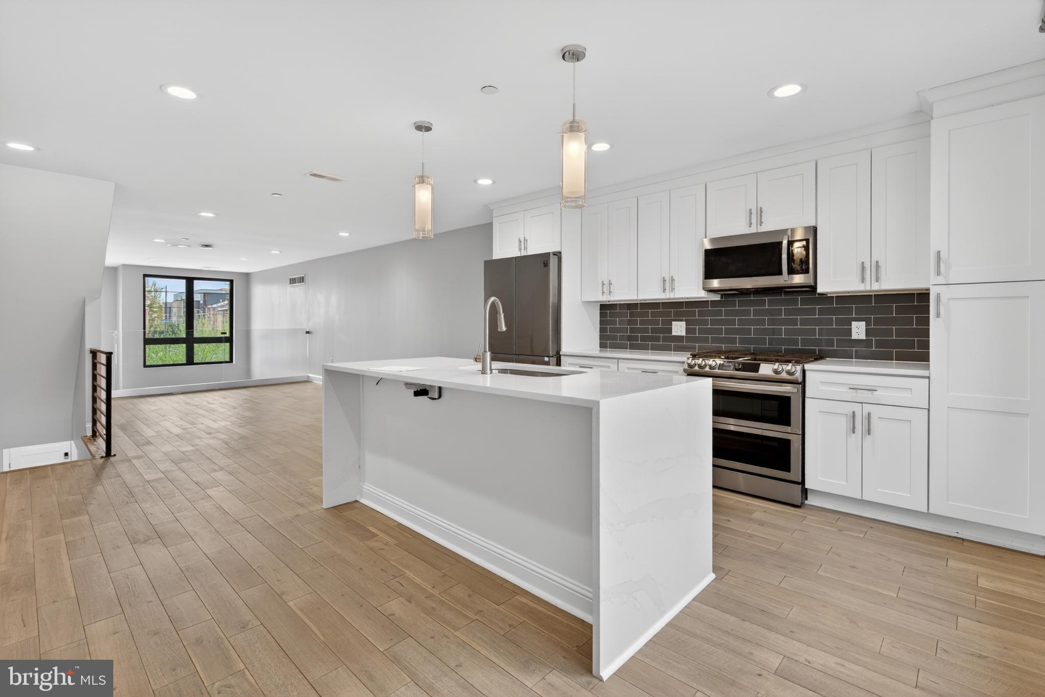 1602 N BODINE STREET