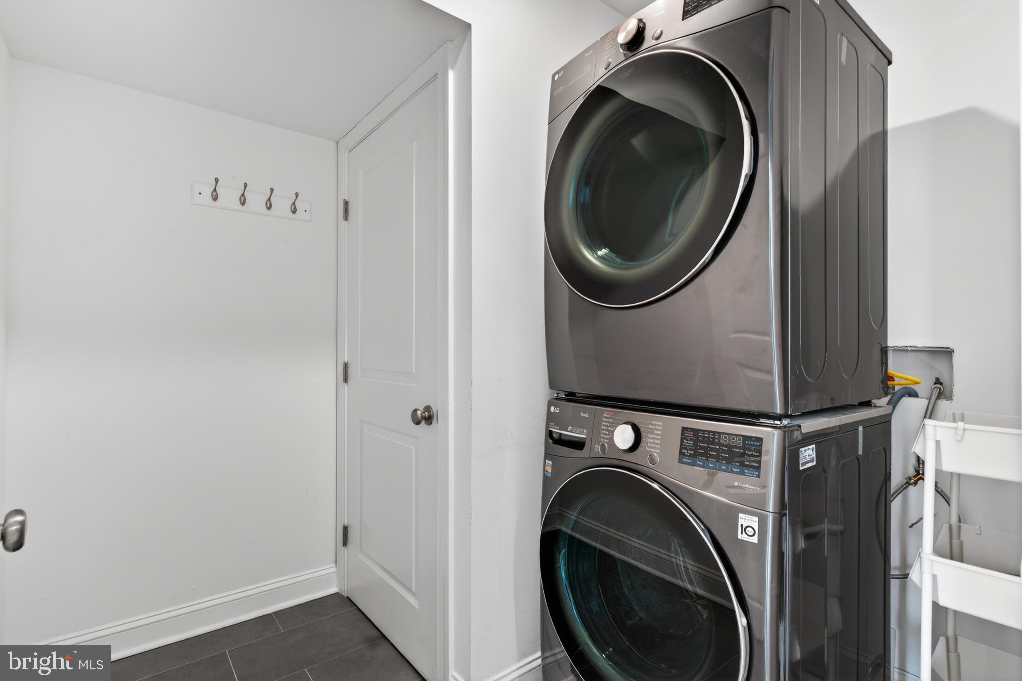 1602 N BODINE STREET