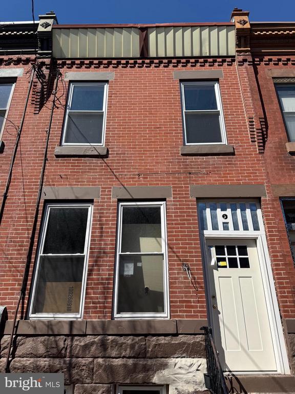 867 E THOMPSON STREET