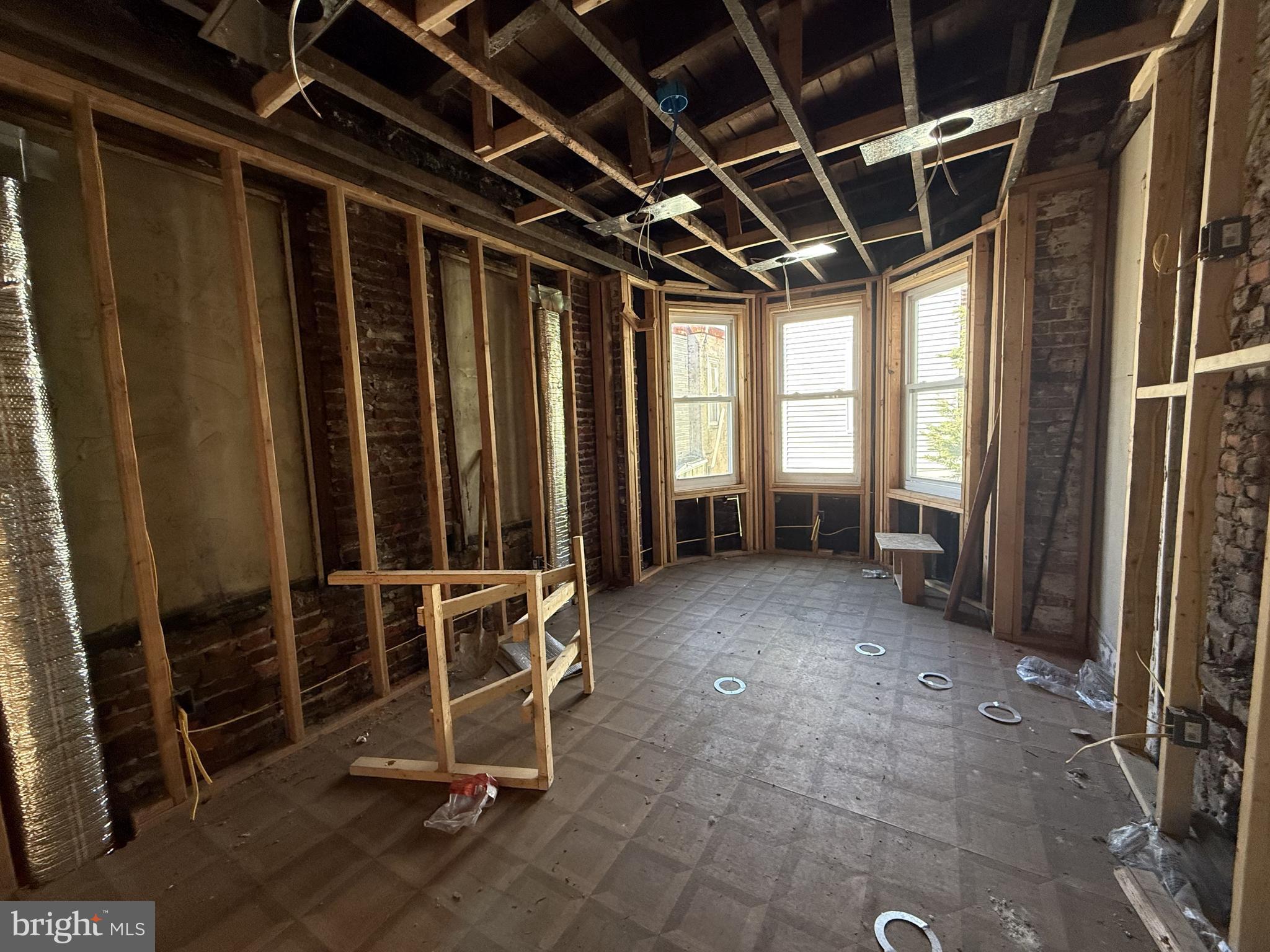 867 E THOMPSON STREET