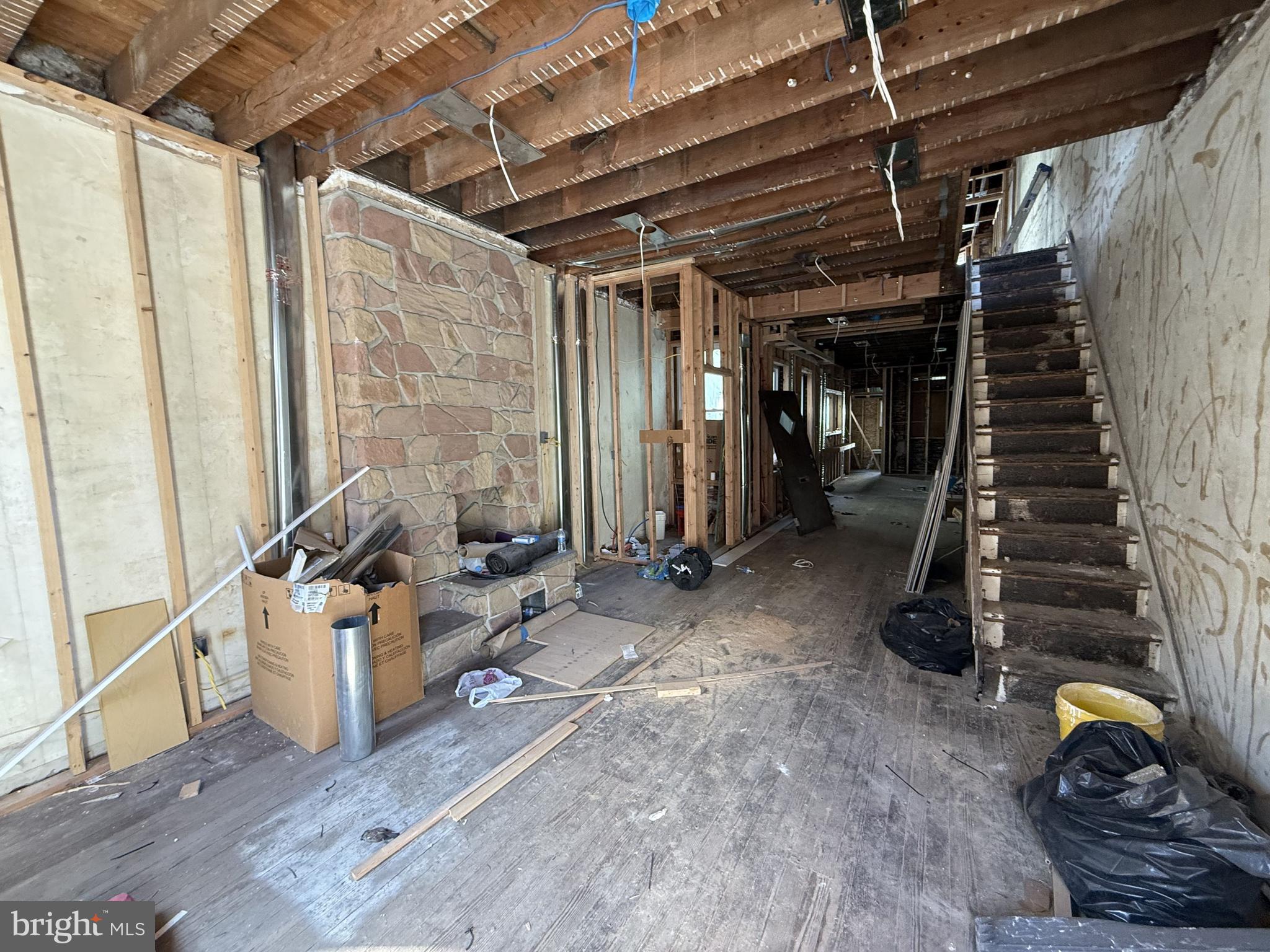 867 E THOMPSON STREET