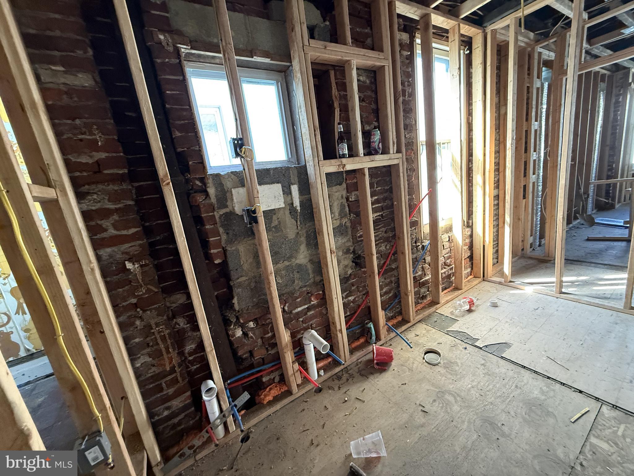 867 E THOMPSON STREET