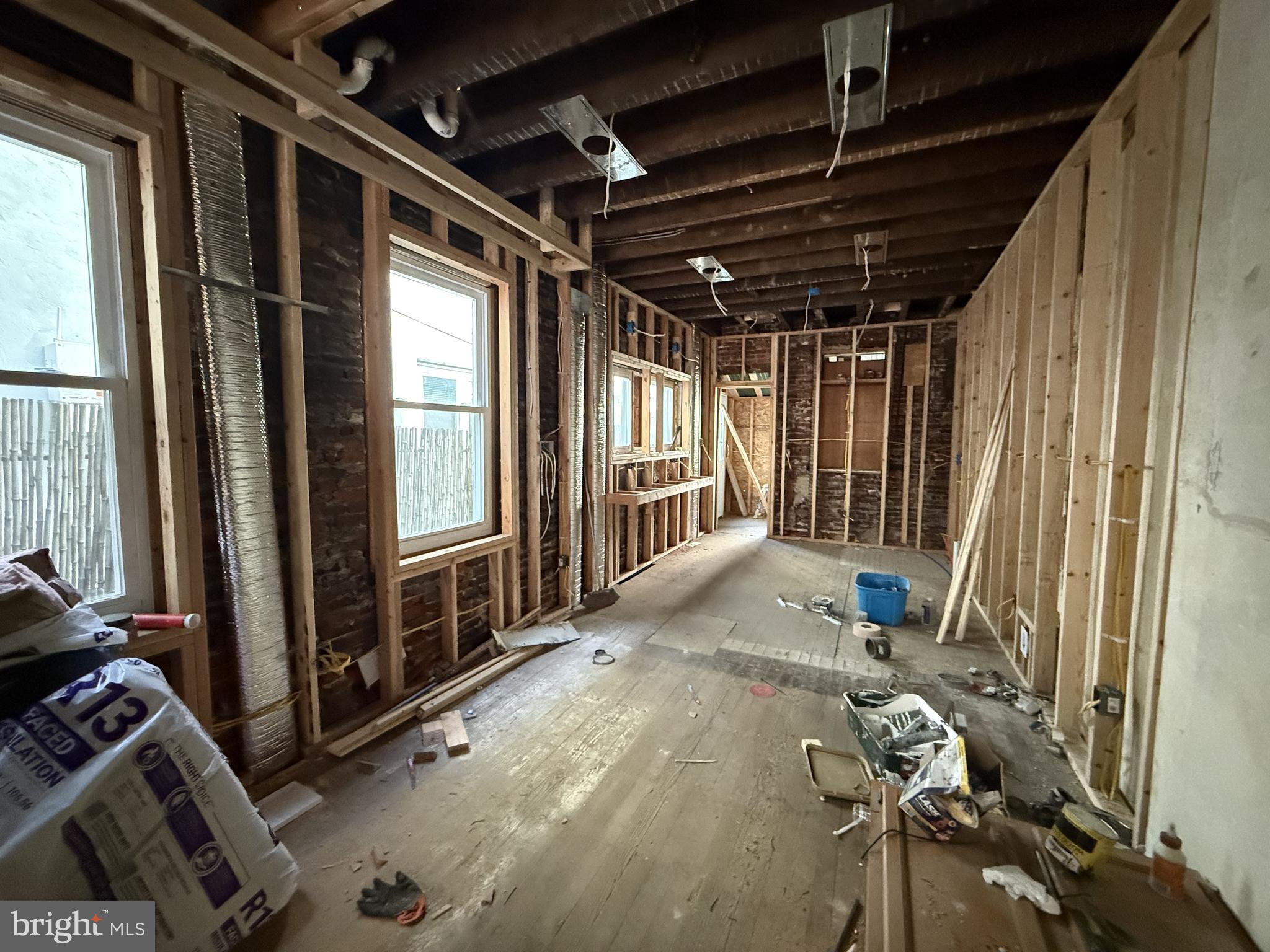 867 E THOMPSON STREET