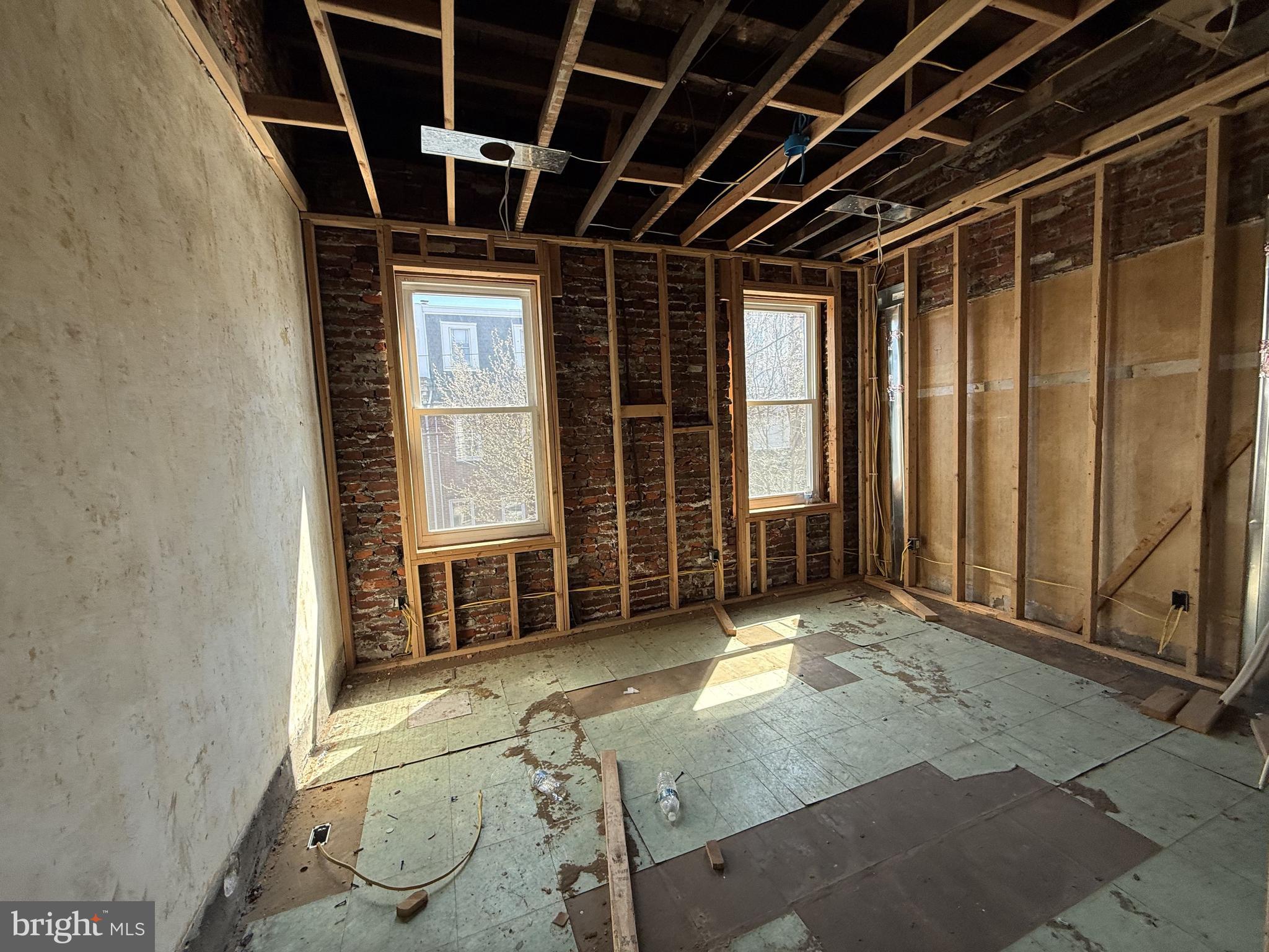 867 E THOMPSON STREET