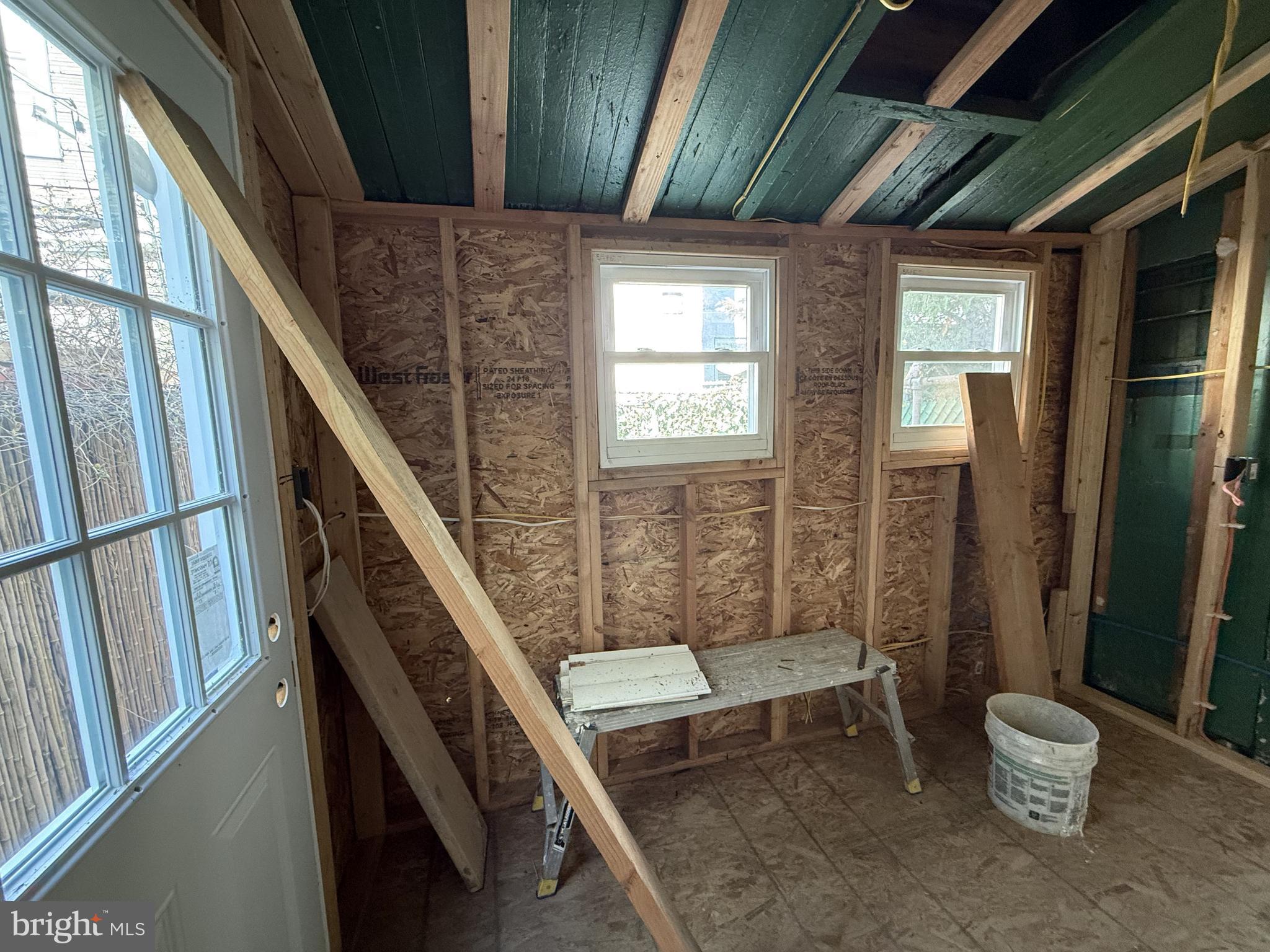 867 E THOMPSON STREET