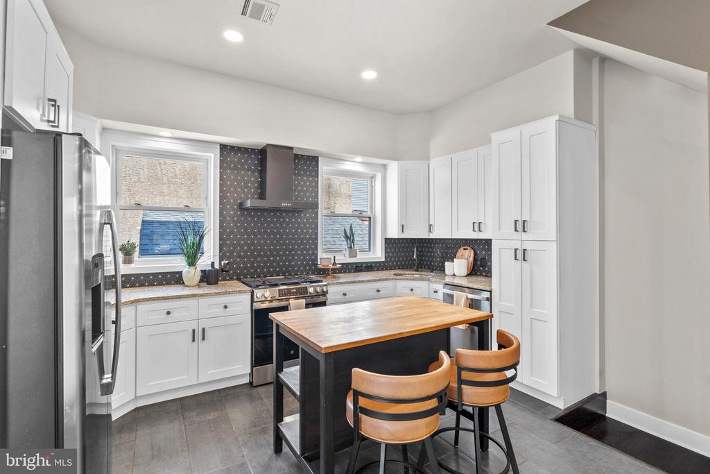 2548 CORAL STREET
