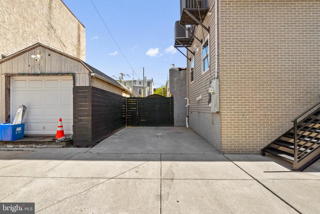 2548 CORAL STREET