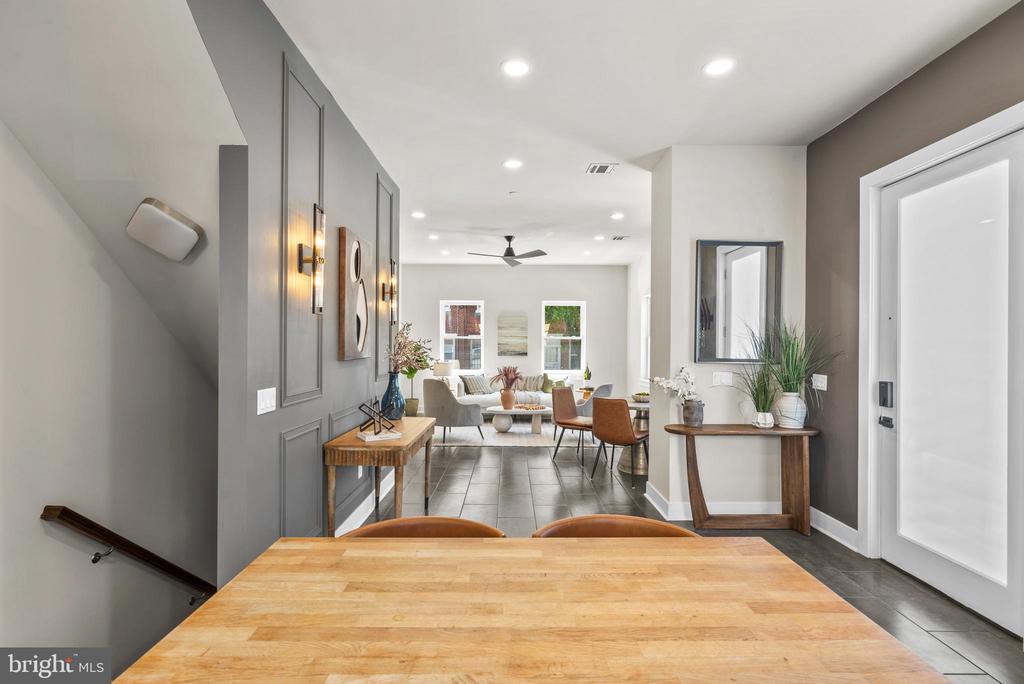 2548 CORAL STREET