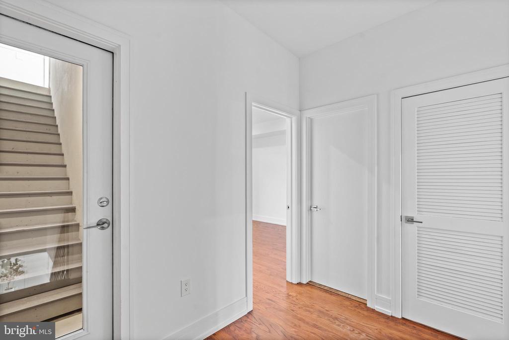 1135 CREASE STREET 2