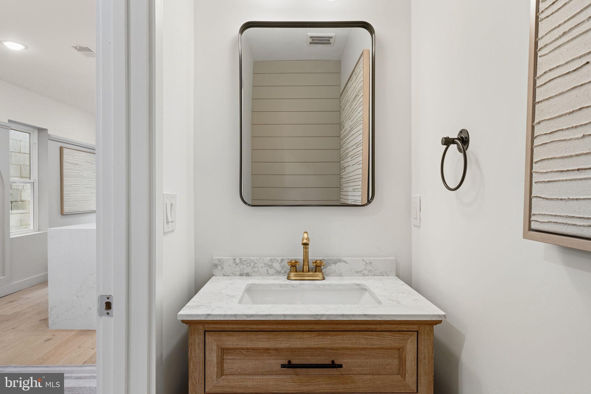 1530 N LAWRENCE STREET