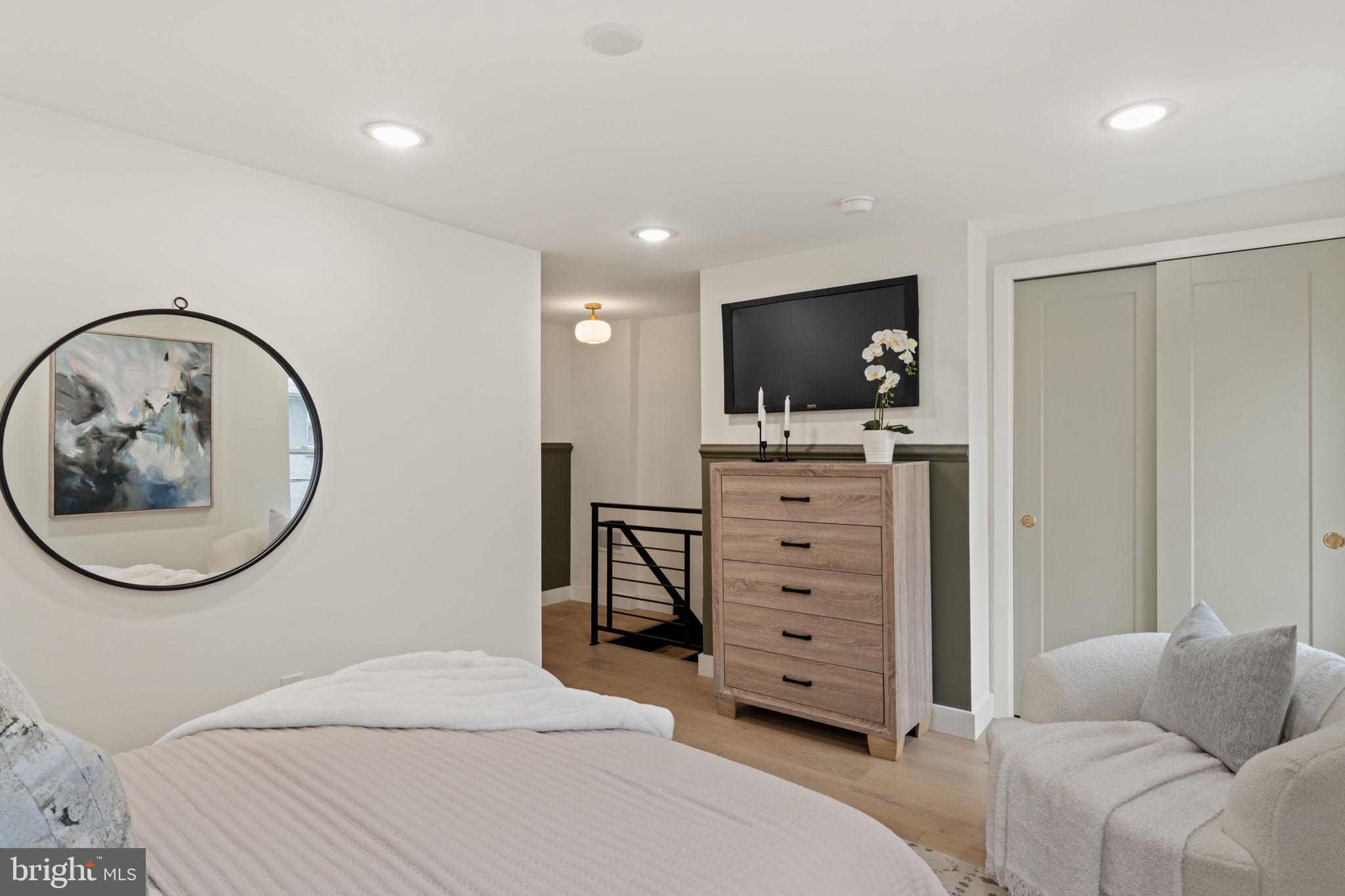 1530 N LAWRENCE STREET